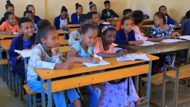 ተምሃሮ ኣብ ክፍሊ