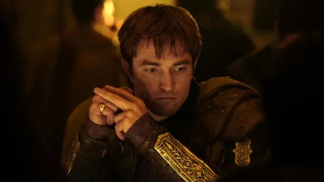 Robert Pattinson actuando en La Odisea de Nolan.