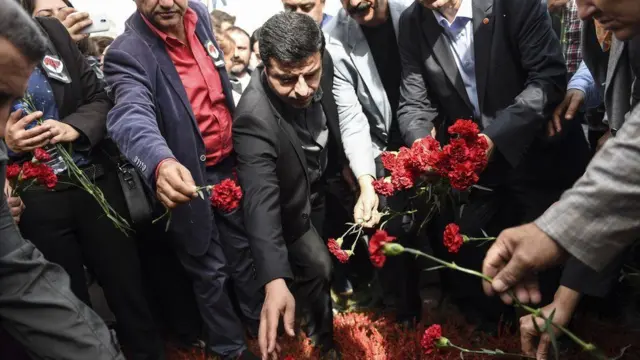 Demirtaş, 10 Aralık 2015'teki Ankara Garı saldırısında yaşamını yitirenlerin anma etkinliğinde.