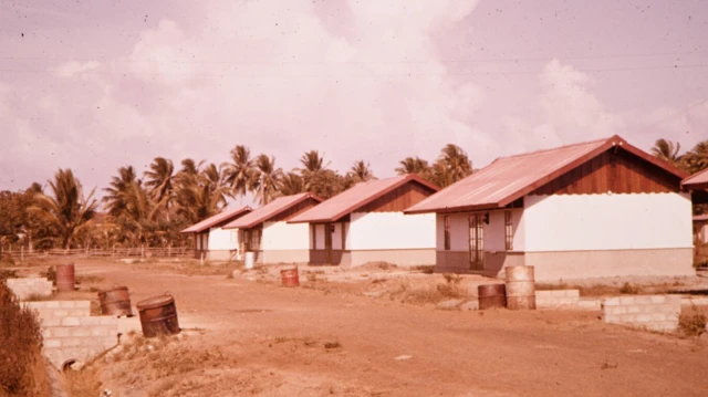 Gambar rumah-rumah lama.