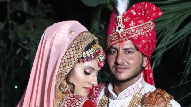 आरव और उनकी पत्नी कल्पना