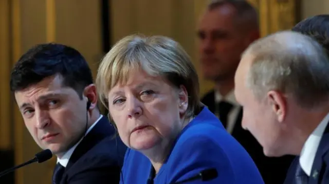 Soldan sağa-Zelenski, Merkel və Putin