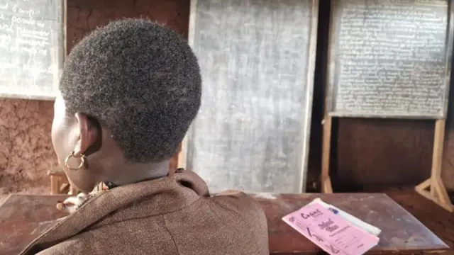 Sylvia dans une salle de classe