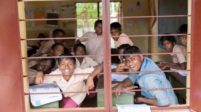 சிபிஎஸ்இ, கல்வி, மும்மொழிக் கொள்கை, பிரெஞ்சு மொழி, இந்தி
