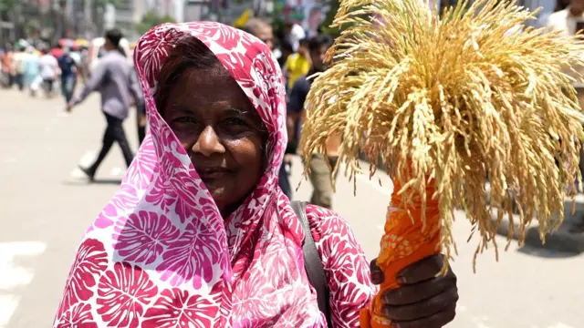 তৃণমূলে বিএনপি'র বড় সমর্থকগোষ্ঠী থাকলে মাঠের রাজনীতিতে দলটির সাংগঠনিক দুর্বলতা আছে বলেই মনে করে অনেকে।