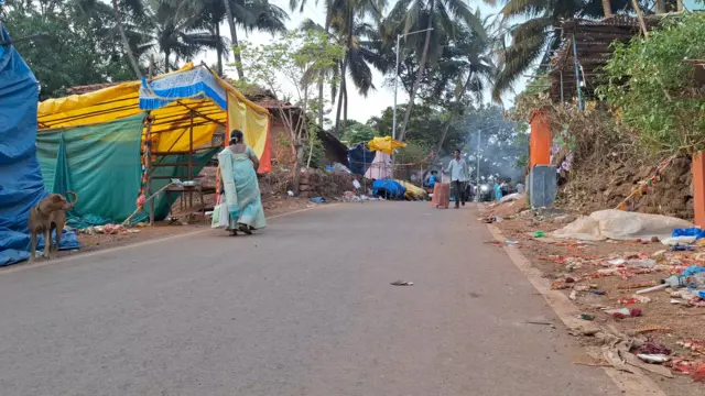 मंदिराकडे जाणारा रस्ता