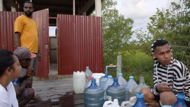 krisis air bersih, asmat, agats, papua selatan, antri air bersihri 