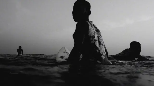 دختران موج سوار غنایی