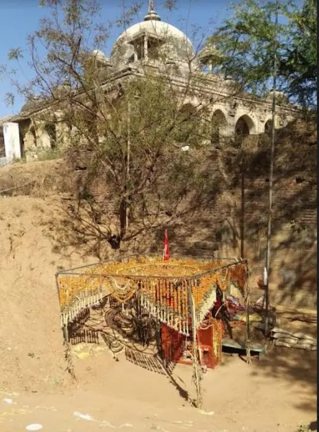 રોજા-રોજીનો મકબરો