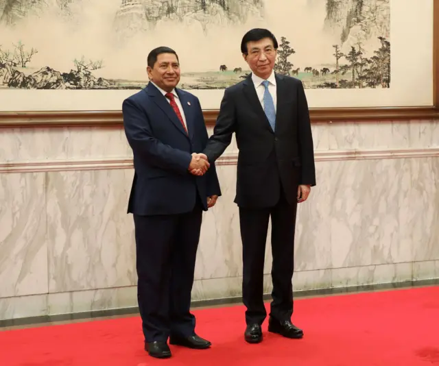 उनले बेइजिङमा चिनियाँ कम्युनिष्ट पार्टीका वरिष्ठ नेताहरूसँग पनि भेटेका छन्