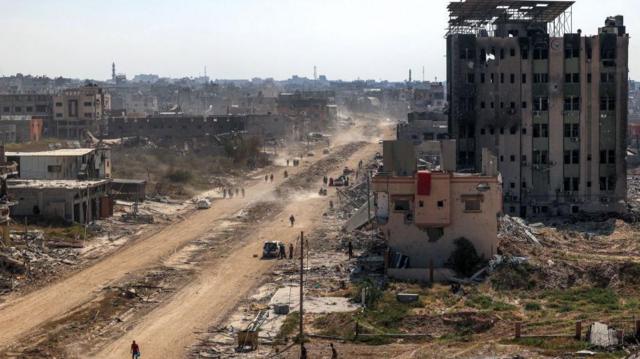 Una ciudad de Gaza reducida a escombros por el ejército de Israel