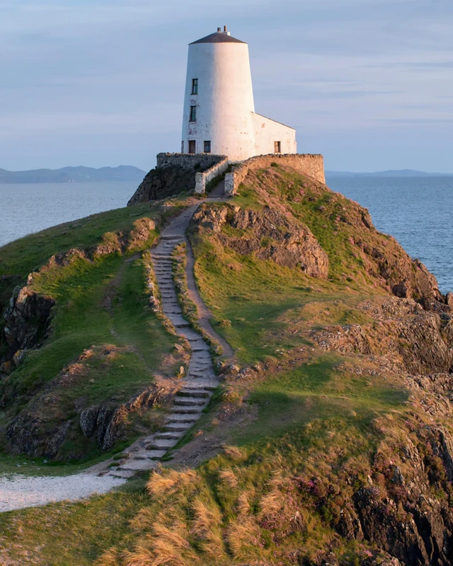 Di Wales Coast Path dey ring di nation