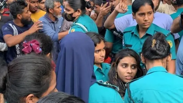 আইনশৃঙ্খলা পরিস্থিতি নিয়ে মানুষের মধ্যে এখনও উদ্বেগ দেখা যাচ্ছে