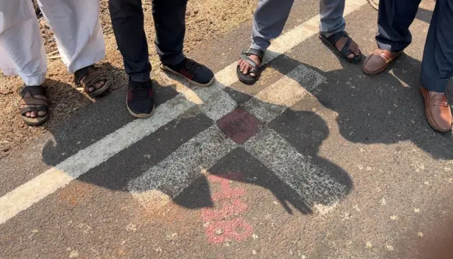 जमीन अधिग्रहणासाठी केल्या गेलेल्या खुणा