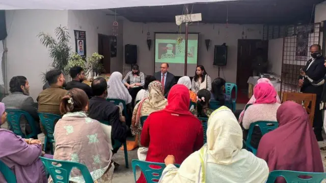 ঢাকার শাহীনবাগে নিখোঁজ বিএনপি নেতা সাজেদুল ইসলাম সুমনে বাড়িতে মার্কিন রাষ্ট্রদূত।