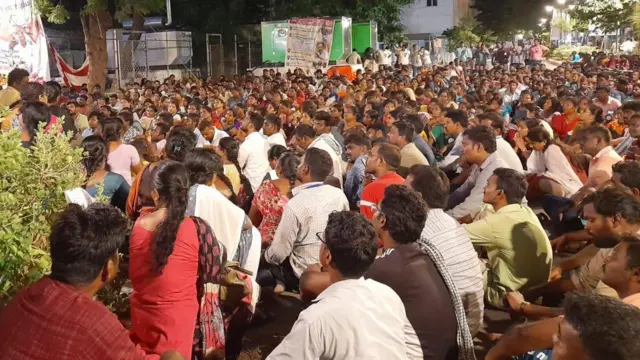 பள்ளிகளை புறக்கணித்த இடைநிலை ஆசிரியர்கள்: போராட்டம் தொடர்வது ஏன்?