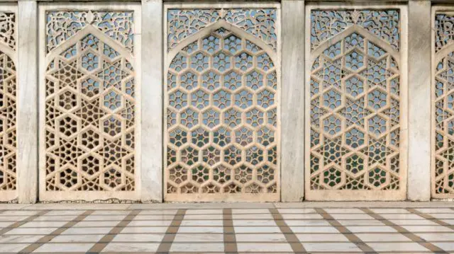 आगरा किले में शीश महल
