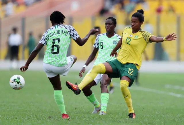 Agbabọọlu Super Falcons meji ati agbabọọlu South Africa kan