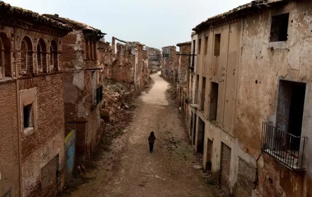 Una calle de Belchite.