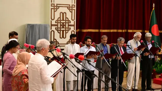 অন্তর্বর্তী সরকারের উপদেষ্টাদের শপথ গ্রহণ