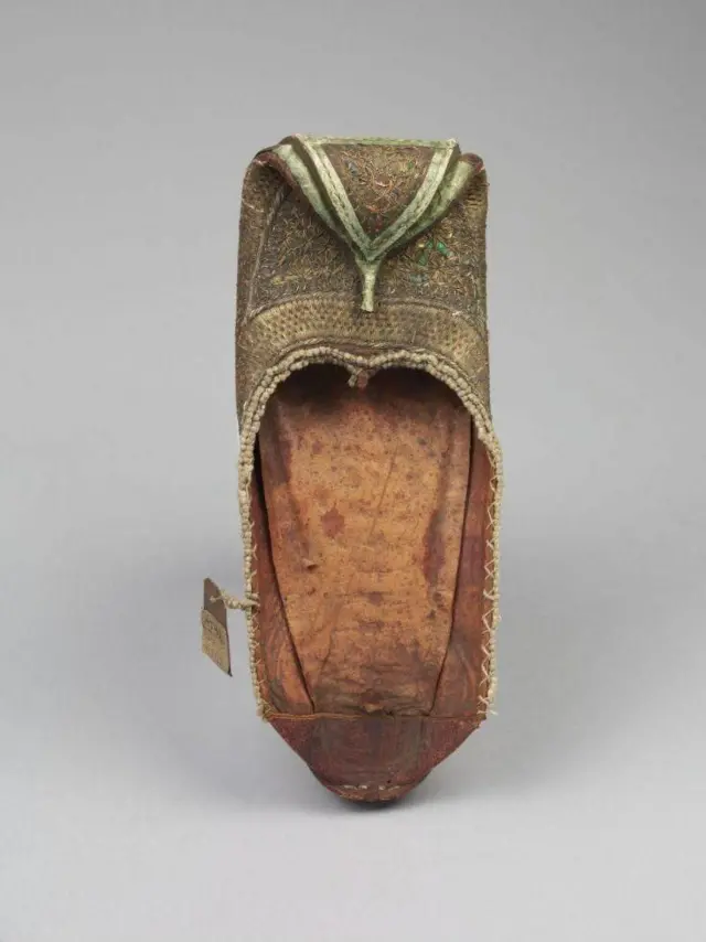 व्हिक्टोरिया अँड अल्बर्ट म्युझियममध्ये मांडलेला महाराष्ट्रातला एक जोडा
