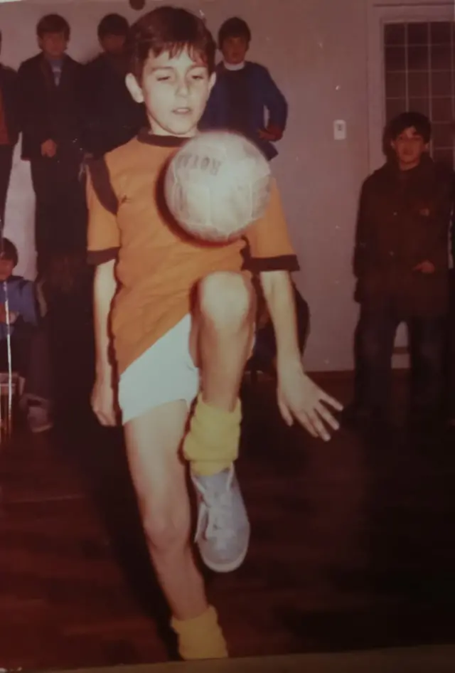 Diego Fernández practicando fútbol