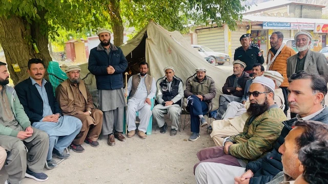 આ ગામમાં 16થી વધારે પરિવાર એવા છે, જે થોડા સમય પહેલાં સુધી સંપન્ન હતા, પરંતુ તેમનું જીવન રાતોરાત બદલાઈ ગયું હતું.