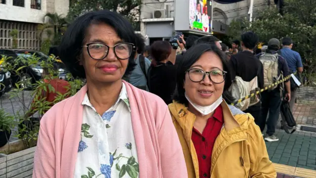 Marta dan Erni, umat Katolik yang turut hadir dalam Misa Requiem di Katedral Jakarta.