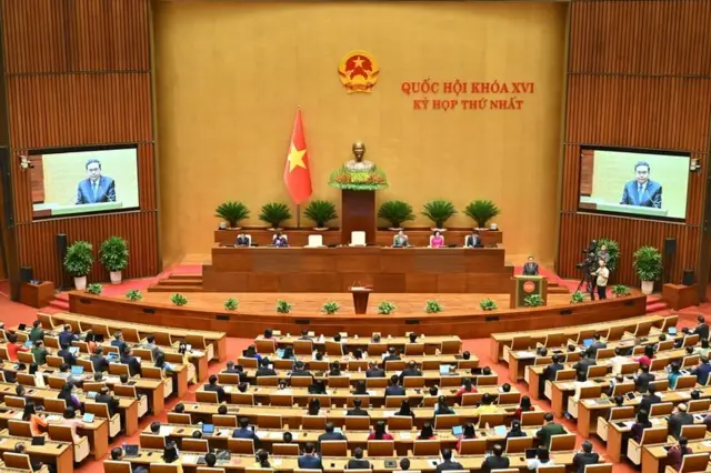 Trước, trong và sau khi Việt Nam tổ chức bầu cử Quốc hội khoá 16, báo chí đã có nhiều bài viết phỏng vấn giới chuyên gia nhấn mạnh vào việc đại biểu Quốc hội phải tăng cường gắn bó, tiếp xúc với cử tri