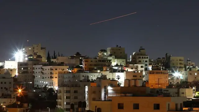 Mísseis iranianos nos céus de Hebron, na Cisjordânia, na noite de 7 de junho