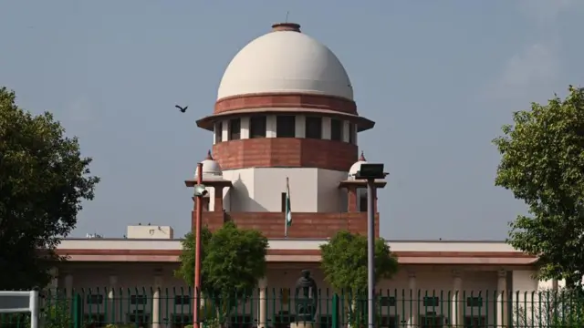 सर्वोच्च न्यायालयानं देशात समलैंगिक विवाहाला कायदेशीर मान्यता दिली आहे.