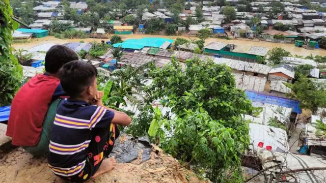 ဒုက္ခသည်စခန်းထဲက ရိုဟင်ဂျာကလေးငယ်တွေ