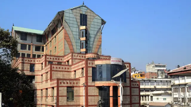 राष्ट्रिय ट्रमा सेन्टरलाई नेपालमा विशिष्टीकृत स्वास्थ्य सेवा दिने स्वास्थ्य संस्थामध्ये एक मानिन्छ