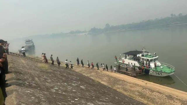 လာအိုရောက် တော်လှန်ရေးထောက်ပို့အဖွဲ့ဝင် ၁၇ ဦး ဖမ်းဆီးခံရပြီး နေရပ်ပြန်ပို့ခံရ