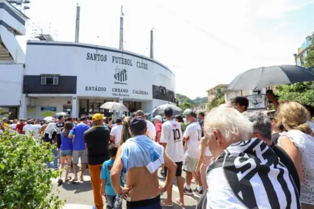 Pipo gada in front of di Santos stadium during Pele burial programme 
