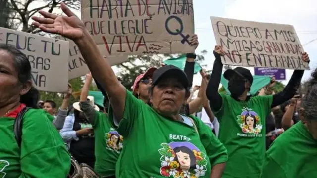 Manifestantes a favorvai de bet históriaBeatriz