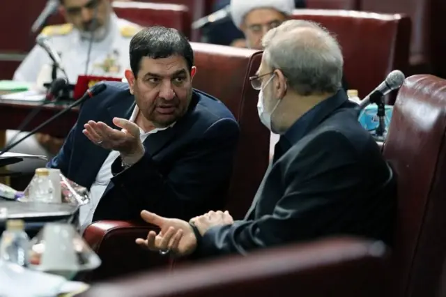 মোহাম্মদ মোখবার ইরানের নেতার আদেশে এক্সপেডিয়েন্সি কাউন্সিলের সদস্য হন।