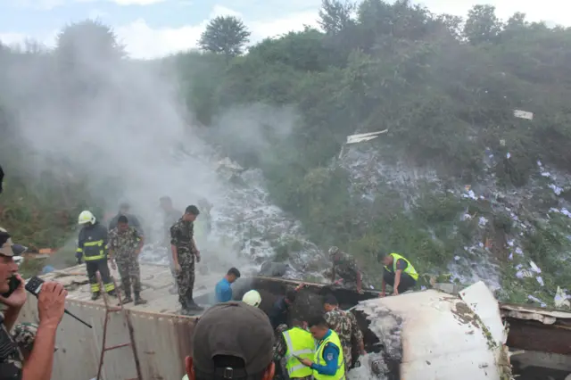 सौर्य एअरलाइन्सको विमानको भग्नावशेष