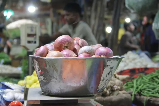 উত্তর ভারতে পেঁয়াজ রাজনৈতিকভাবে সংবেদনশীল এক ফসল