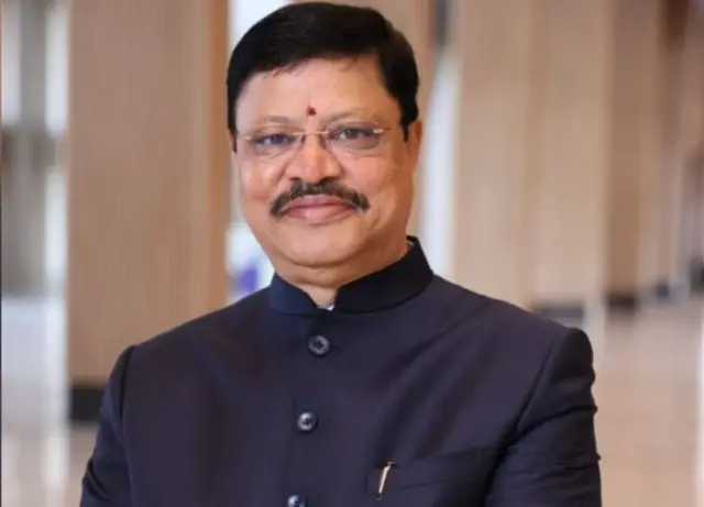 தமிழ்நாடு, தாய்மாமன் தங்க மோதிர திட்டம், விஜய்