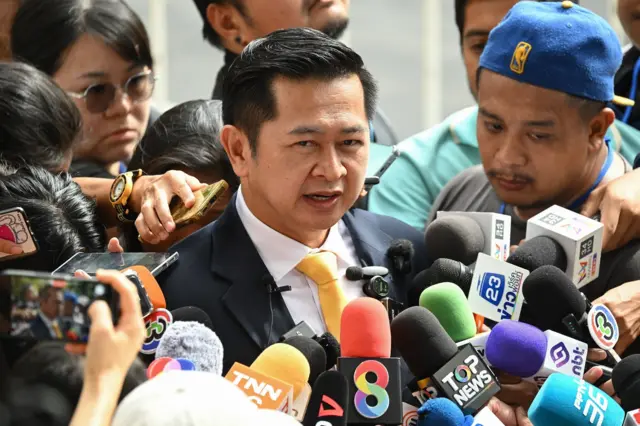 ทนายความอดีตนายกฯ ระบุว่า "ไม่กังวล" ทั้ง 2 คดี ไม่ว่าคดี 112 หรือคดีชั้น 14