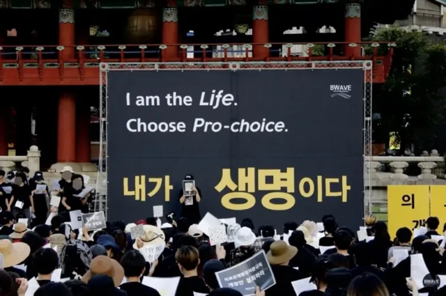 Protesto de membros do movimento 4B na Coreia do Sul