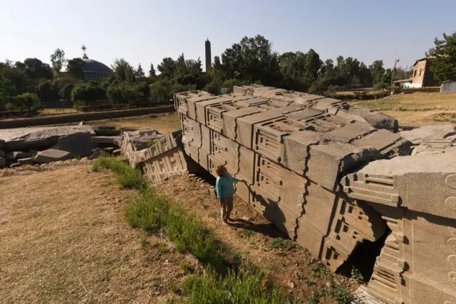 ከተማ ኣክሱም ካብተን ልዑል በጻሕቲ ኣዲ ዘተኣናግዳ ከተማታት ትግራይ እያ