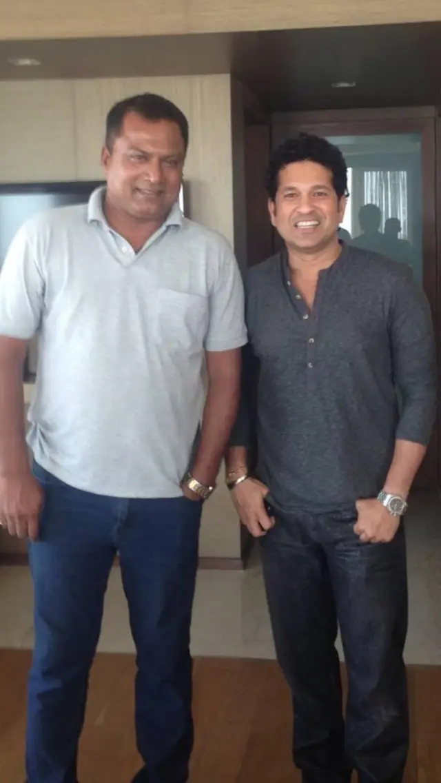 અતુલ બેદાડે સચિન તેંડુલકર સાથે