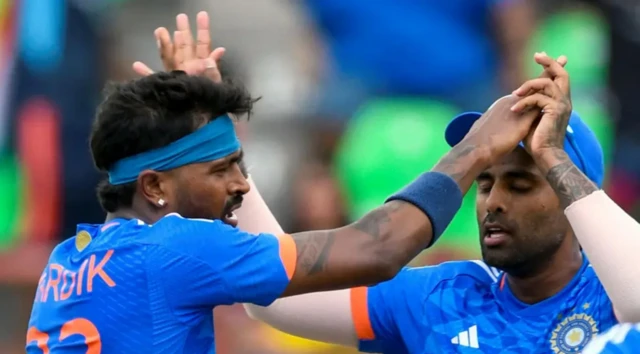 ஹர்திக் பாண்டியா மற்றும் சூர்யகுமார்