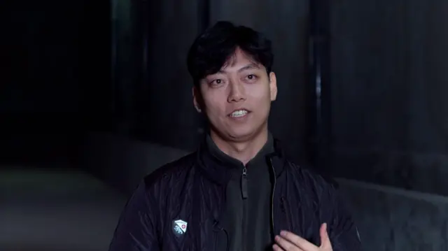 김 씨는 "최근 (국제정세에) 불안을 느끼는 사람들이 생겼는데, 자기 일에 열중하되 최소한의 대비를 하는 게 좋을 것 같다"며 "불안에 너무 자신의 삶이 침해 당하지 않았으면 좋을 것 같다"고 전했다. 