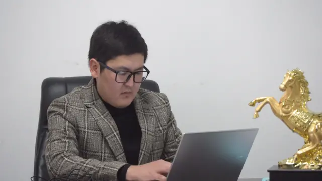 Солтобек SMM тармагында иштеш үчүн медианын бардык көндүмдөрүн билиш керек деп эсептейт