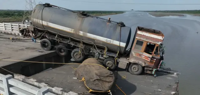 ગંભીરા બ્રિજ દુર્ઘટના, ટૅન્કર, આણંદ, વડોદરા, ગુજરાત, બીબીસી ગુજરાતી 