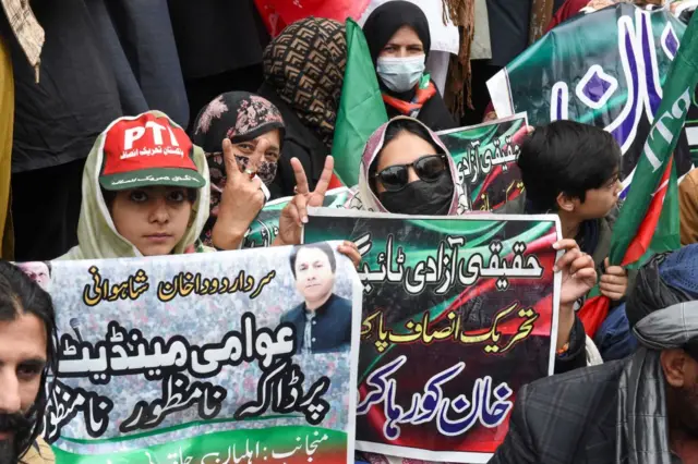 پی ٹی آئی ورکرز