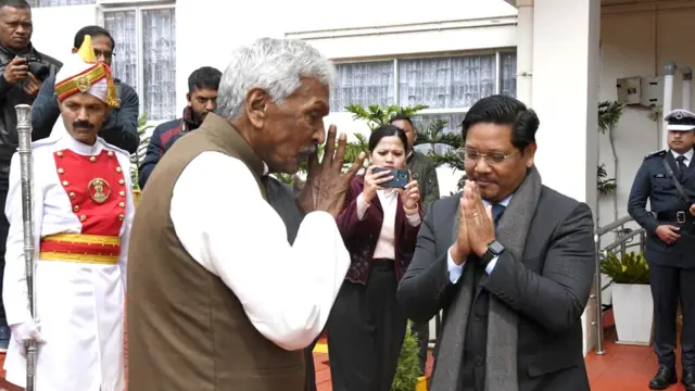 मेघालय के राज्यपाल फागू चौहान मुख्य मंत्री कॉनराड संगमा के साथ (फ़ाइल फ़ोटो)